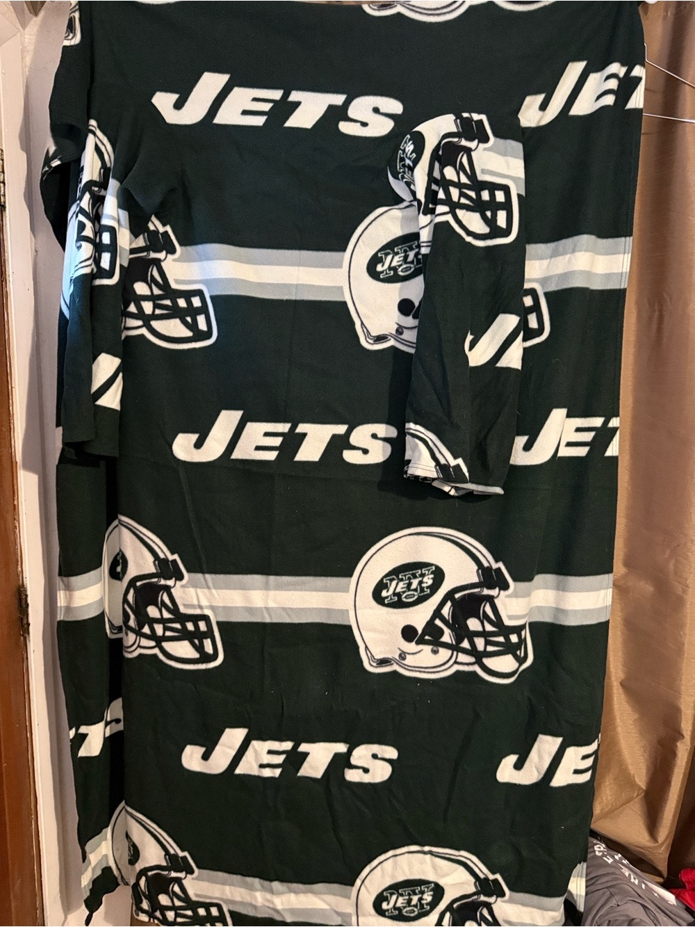 NFL NEW YORK JETS vintage pattern Snuggie Style blanket Like New.